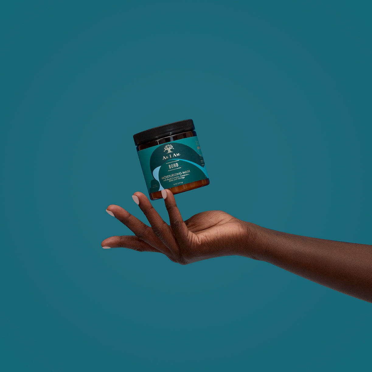 Bond Mask von As I Am - Eine tiefenwirksame Behandlung, die das Haar von innen heraus repariert und stärkt. Angereichert mit feuchtigkeitsspendenden Inhaltsstoffen hilft diese Maske, geschädigtes Haar wiederherzustellen, verbessert die Elastizität und macht es geschmeidig, hydratisiert und revitalisiert.