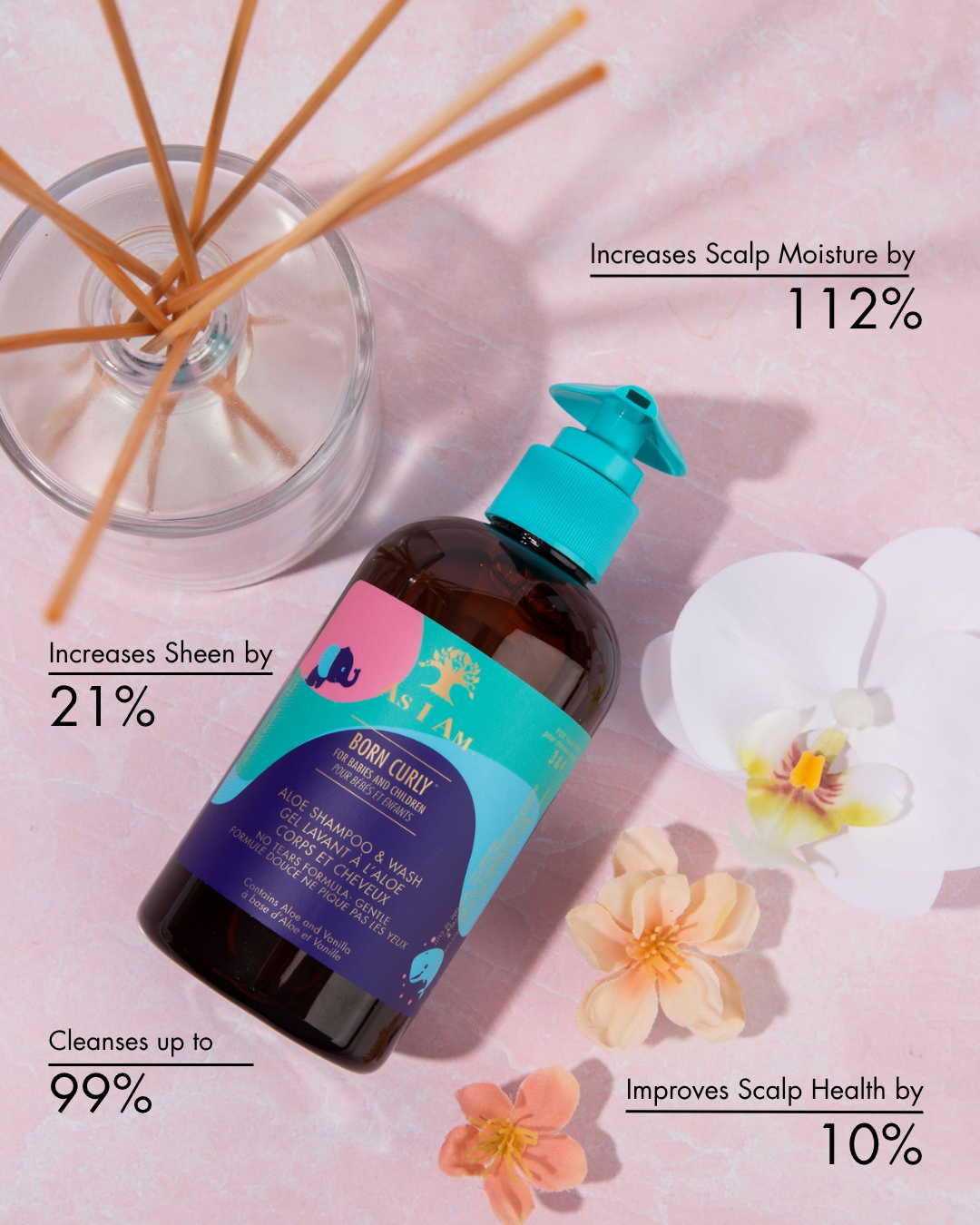 Flasche mit Haarpflegemittel mit dekorativen Elementen auf einem rosa Hintergrund