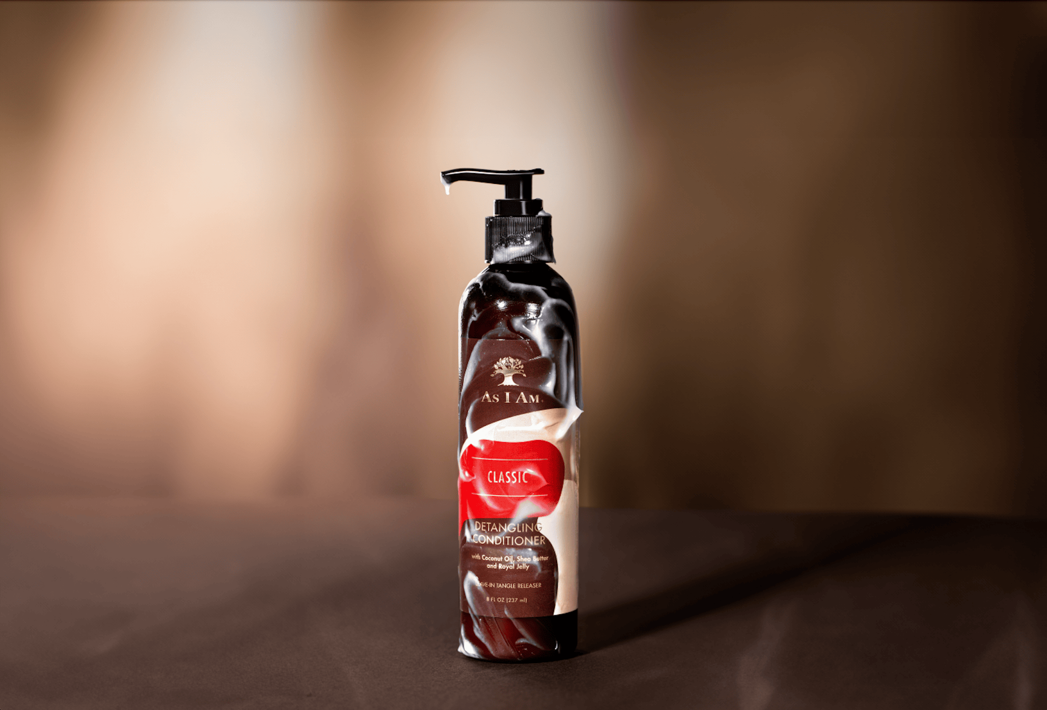 As I Am Detangling Conditioner - eine reichhaltige, cremige Formel, die Knoten glättet, das Kämmen erleichtert und strukturiertes Haar mit Feuchtigkeit versorgt.