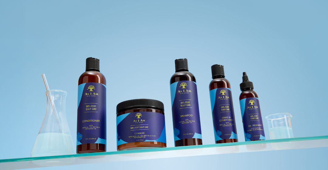 As I Am Dry & Itchy Scalp Care Collection, eine spezielle Haarpflegeserie, die Schuppen lindert, Reizungen beruhigt und die Kopfhaut mit Feuchtigkeit versorgt.