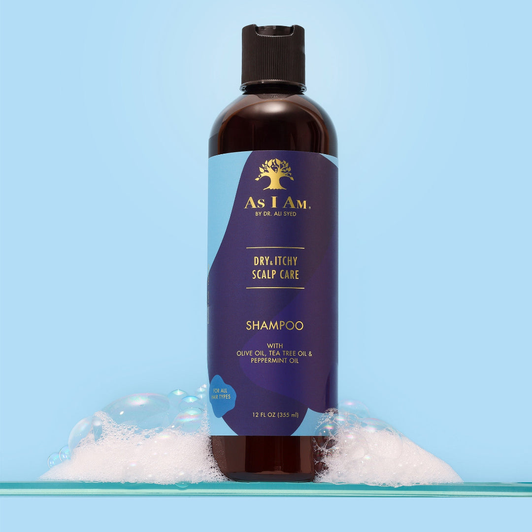 As I Am Dry & Itchy Scalp Care Shampoo, ein Reinigungsmittel gegen Schuppen, das trockene, juckende Kopfhaut beruhigt und das Haar mit Feuchtigkeit versorgt und erfrischt.
