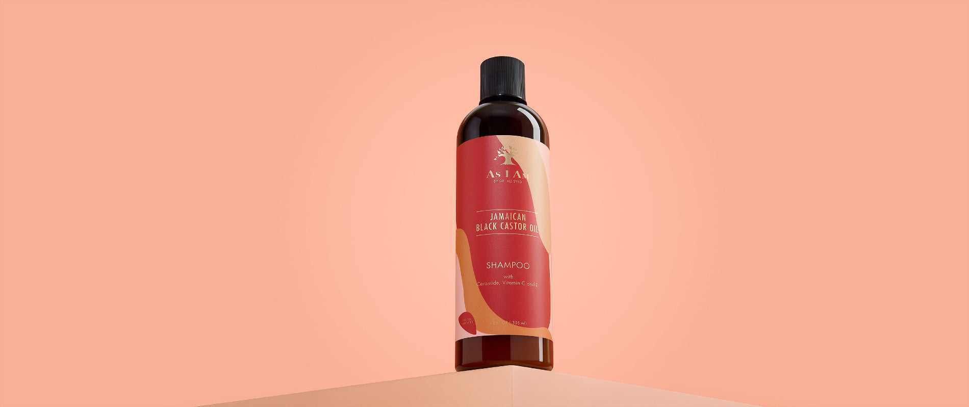 As I Am Jamaican Black Castor Oil Shampoo - Landschaftsaufnahme des sulfatfreien Reinigungsmittels, das das Haar stärkt und mit Feuchtigkeit versorgt und gleichzeitig eine gesunde Kopfhaut fördert.