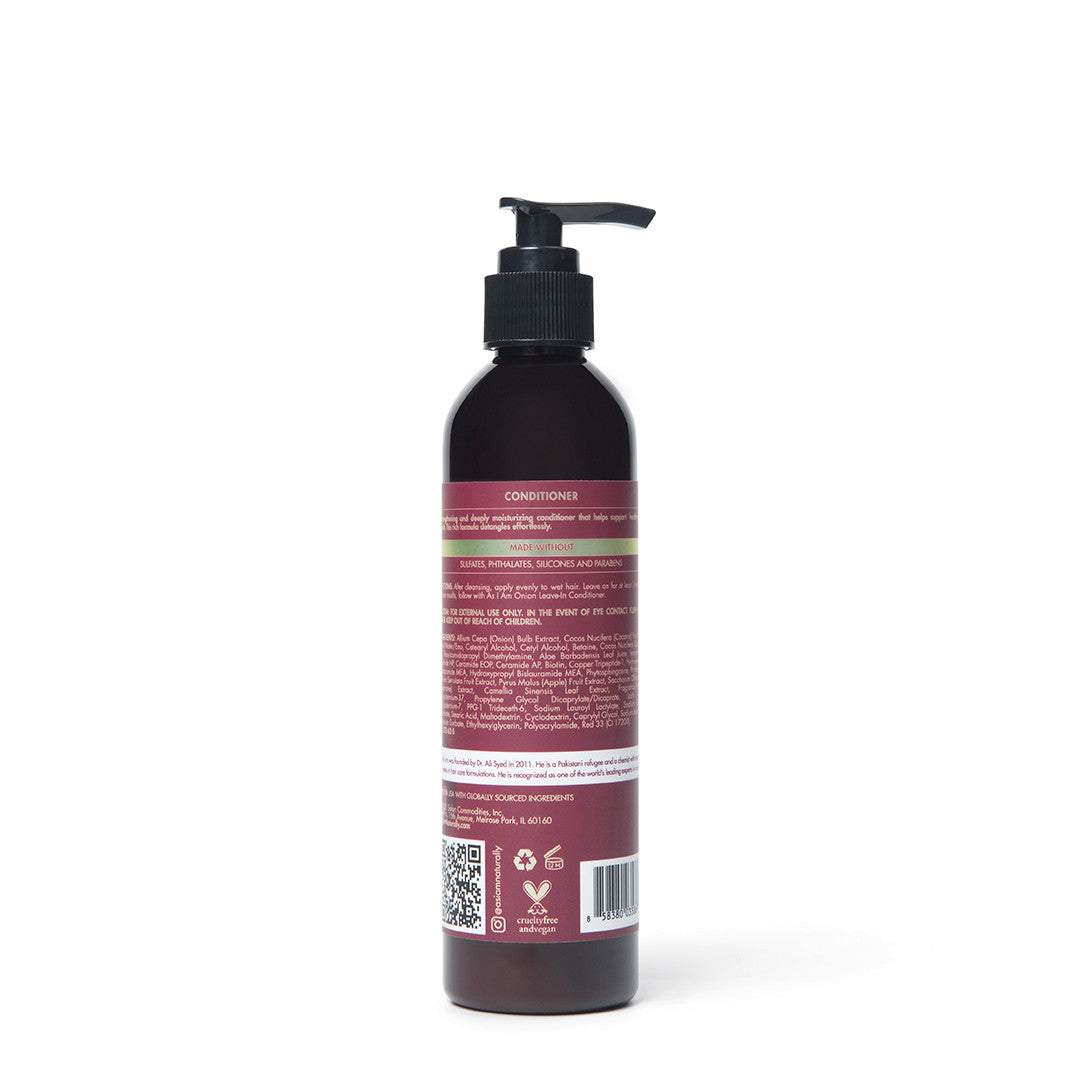 Flasche Conditioner mit Pumpe auf weißem Hintergrund