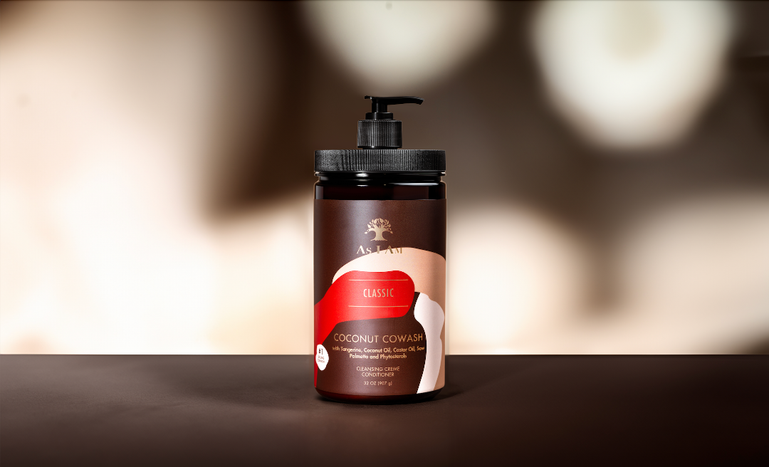 As I Am Classic Coconut CoWash in der Größe 32 oz, eine reinigende Pflegespülung, die Ablagerungen sanft entfernt und gleichzeitig die Feuchtigkeit bewahrt und die Definition der Locken verbessert.