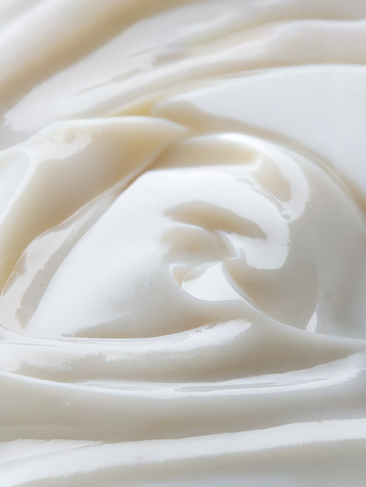 Nahaufnahme einer glatten, weißen Stoffstruktur