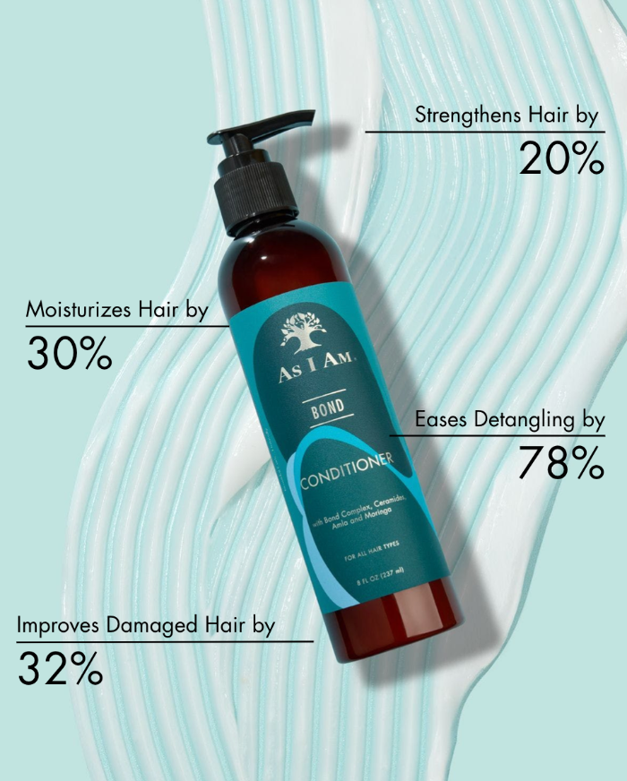 As I Am Bond Conditioner Flasche mit Text, der die Vorteile für das Haar hervorhebt, auf einem hellblauen Hintergrund