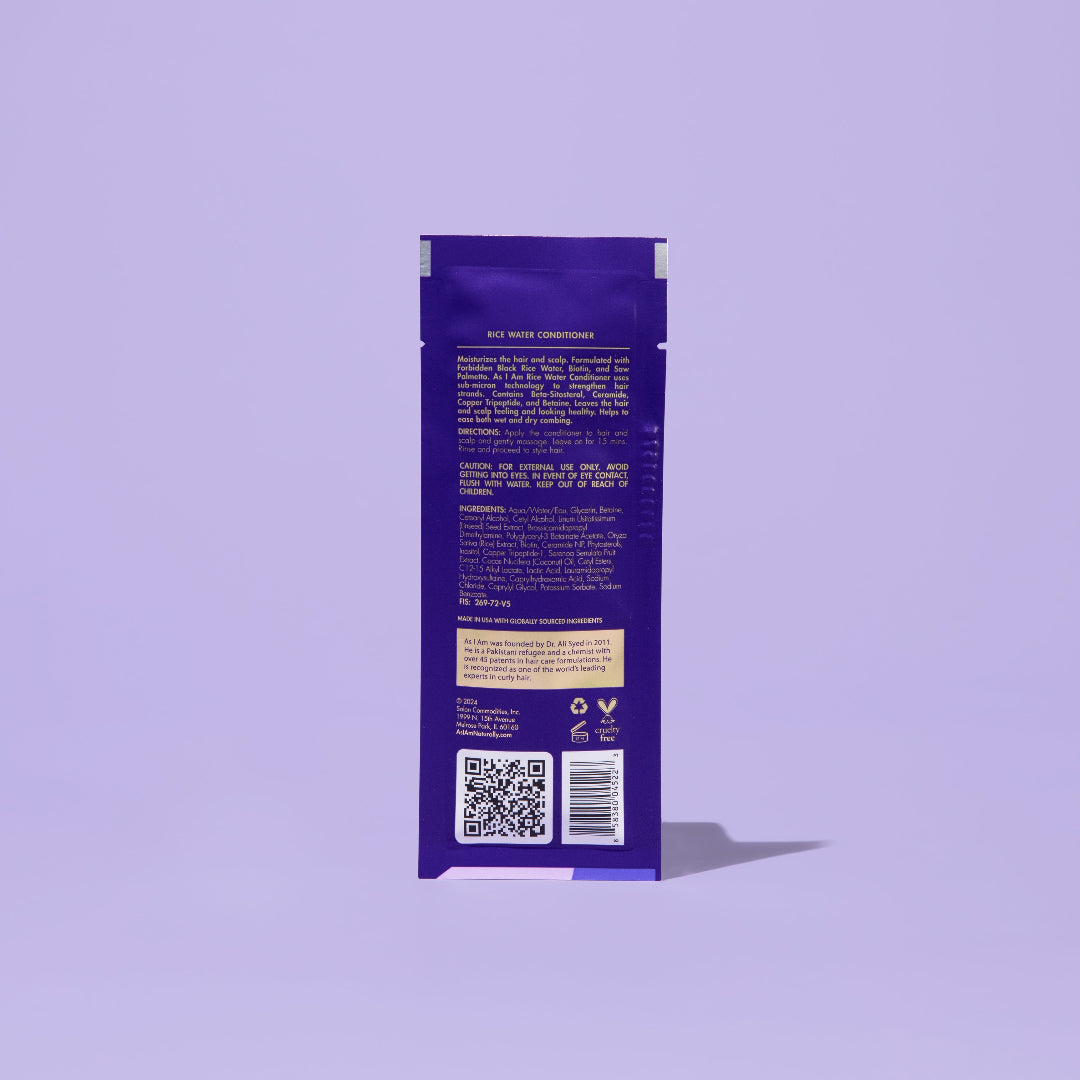 AS I AM Rice Water Conditioner im 1 oz-Beutel mit cremiger, reichhaltiger Textur und perlweißem Finish spendet Feuchtigkeit, stärkt und entwirrt strukturiertes Haar, fördert das Haarwachstum, beugt Haarausfall vor und bekämpft Haarbruch.